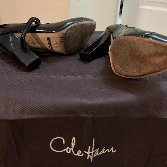 Very gently used with dust bag COLE HAAN black patent high heel Maryjane size 8 - Picture 6 of 6